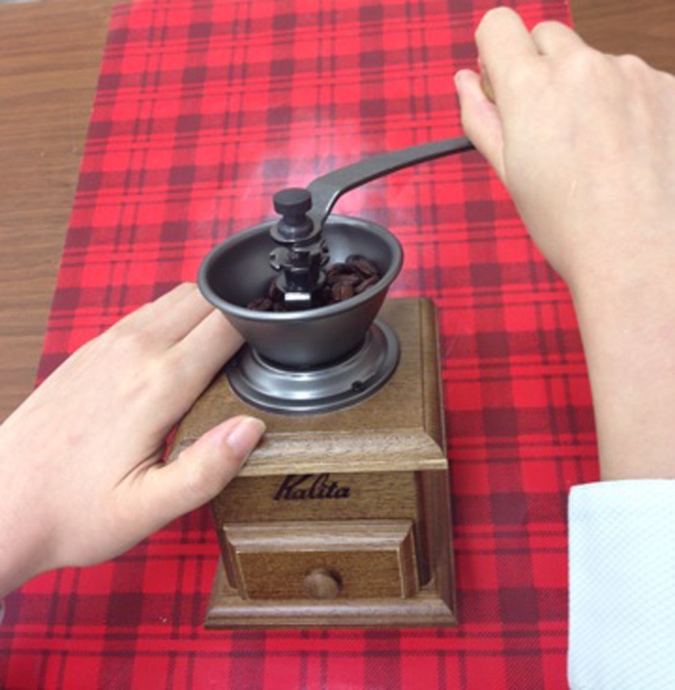 Amazon｜カリタ Kalita コーヒーミル 木製 丈夫な鋳鉄製カッター